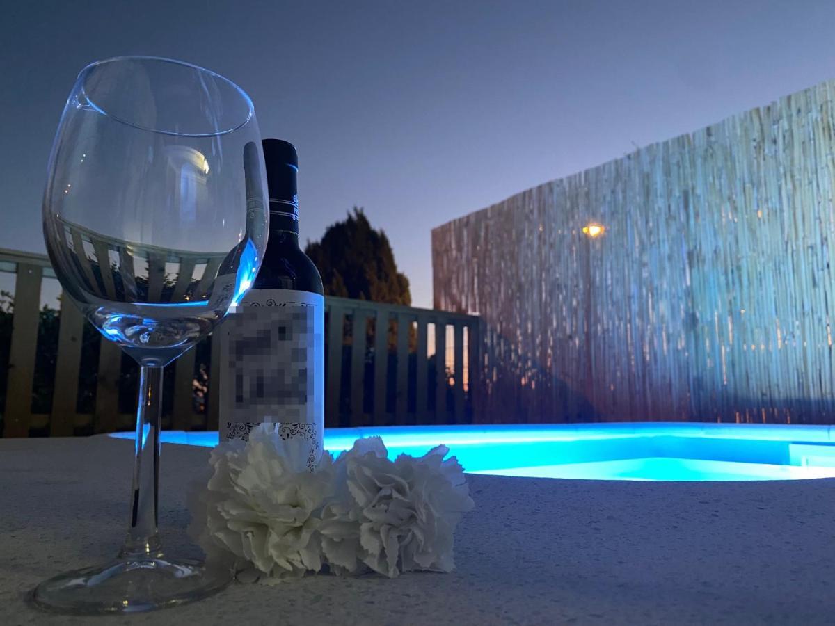 Suite Breeze - Private Heated Pool مالقة المظهر الخارجي الصورة